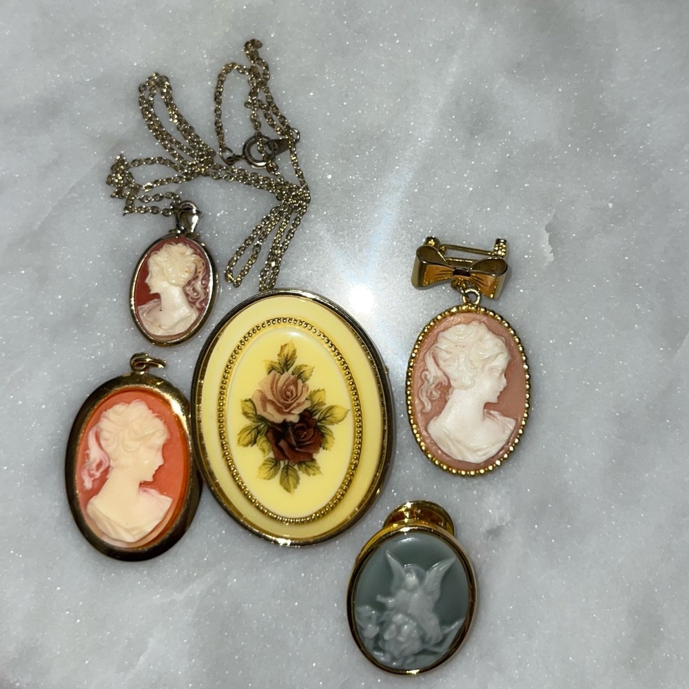 Vintage Mid-Century 5 piece Resin Cameo Jewelry Set